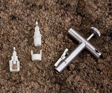 En Core® system for sampling VOCs in soils