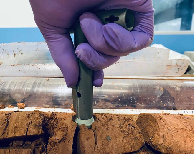 En Core® system for sampling VOCs in soils